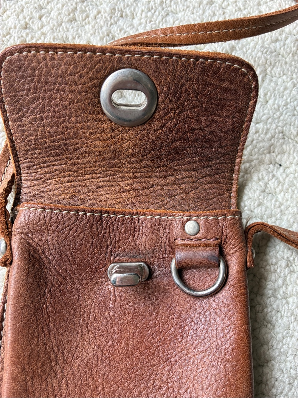 Roots Genuine Brown Tribe Leather Small Crossbody Bag Purse Made in Canada 🇨🇦 - Picture 3 of 9